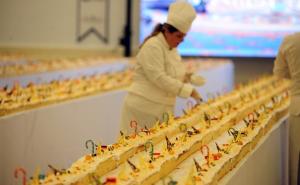 U Turskoj napravljen voćni kolač dug 633 metra i 3 centimetra