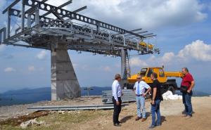 Sve spremno do septembra: Na Bjelašnici postavljanje stubova za šestosjed