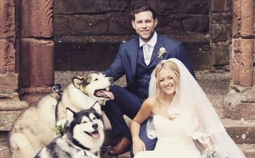 Neobična ceremonija: Za kumove na vjenčanju odabrali svoje pse