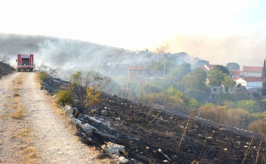 U Hodbini kod Mostara u požaru izgorjela štala i nekoliko kuća