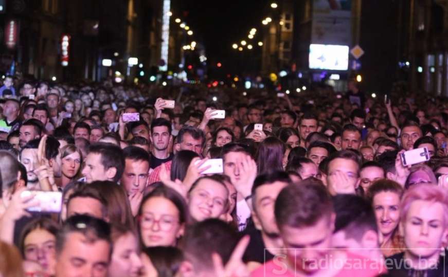 Plavi orkestar u srcu Sarajeva priredio muzički spektakl 