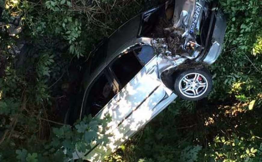 Jablanica: Automobil sletio s mosta, tri osobe povrijeđene