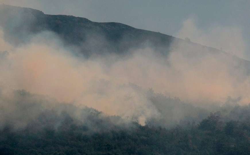 Kiša gasi požar na miniranom području Trebevića