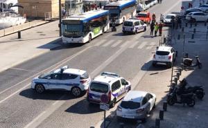 Automobil se zabio u autobusko stajalište u Marseju