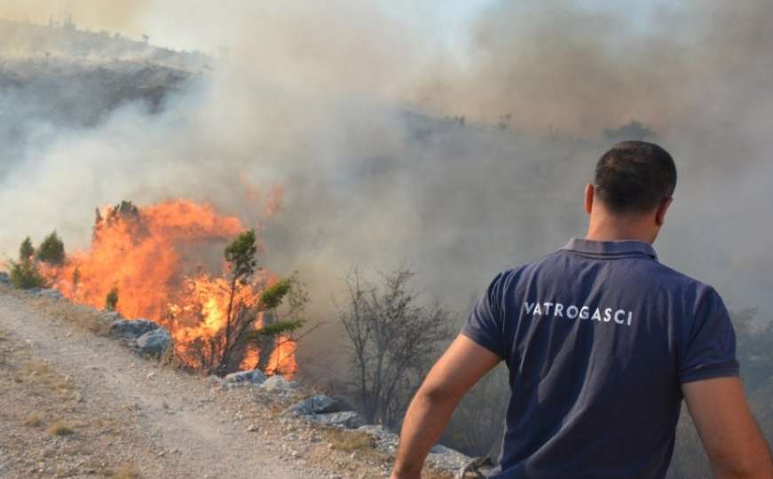 Ponovno gori u Gubavici blizu Mostara, vatra ugrožava kuće