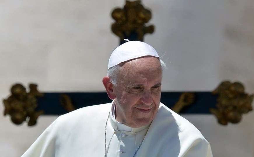 Papa pozvao na izdavanje privremenih viza za migrante