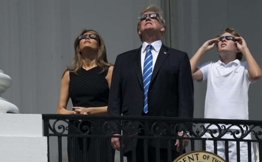 Milioni Amerikanaca gledali pomračenje Sunca, Melania i Donald uživali u prizoru