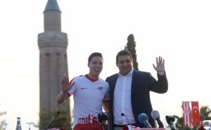 Nasri pred stotinama navijača potpisao za Antalyaspor