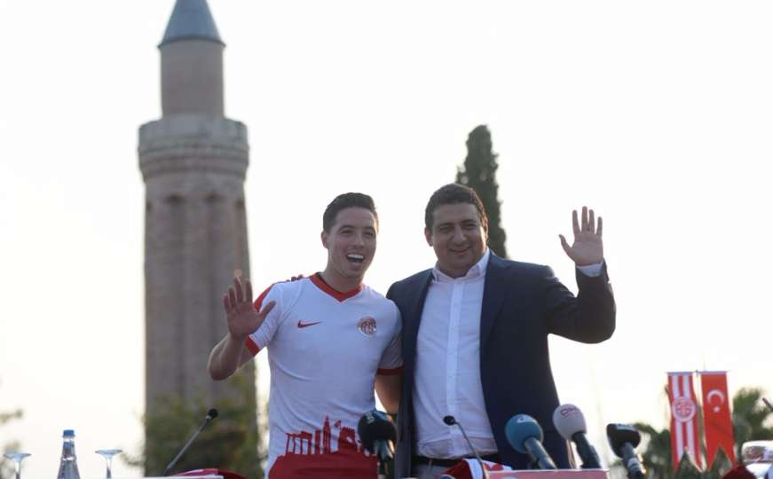 Nasri pred stotinama navijača potpisao za Antalyaspor