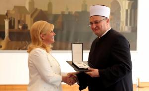 Grabar - Kitarović uručila visoko državno odlikovanje muftiji Azizu Hasanoviću