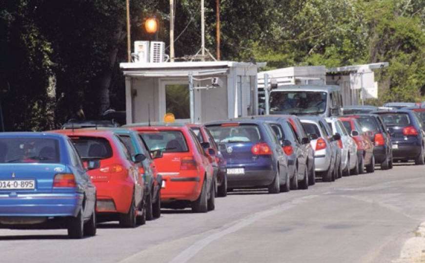 Obustavljen saobraćaj na GP V. Kladuša -Maljevac