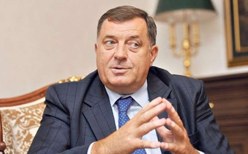 Dodik: Službeni automobili se moraju kupovati