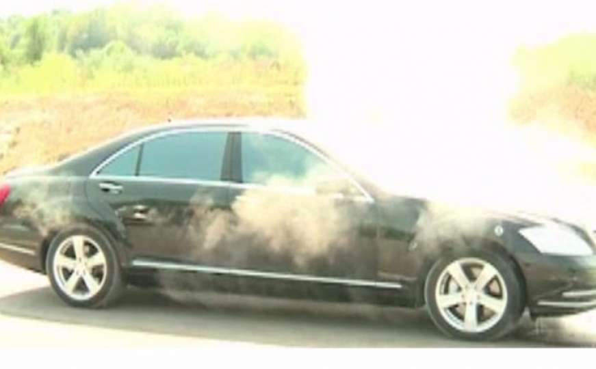 Zapalio se automobil Milorada Dodika