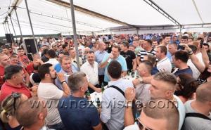 Milorad Dodik opet zapjevao "Ne može nam niko ništa"