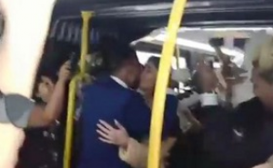 Par se vjenčao u gradskom autobusu u kojem se upoznao prije 13 godina