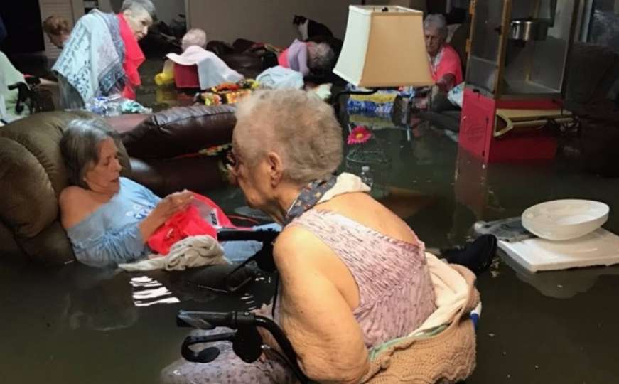 Houston pod vodom, evakuirane bolnice, ulicama mogu samo čamci