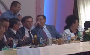 Kad se Milorad Dodik veseli: Na Palama pjevao pjesmu Halida Bešlića