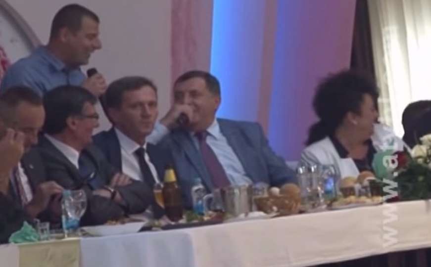 Kad se Milorad Dodik veseli: Na Palama pjevao pjesmu Halida Bešlića