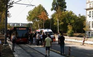 Stravično: Autobus udario djevojku i bacio je pod drugi