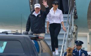 Kritike i podsmijeh na račun Melanije Trump: U Teksas ipak sletjela u patikama