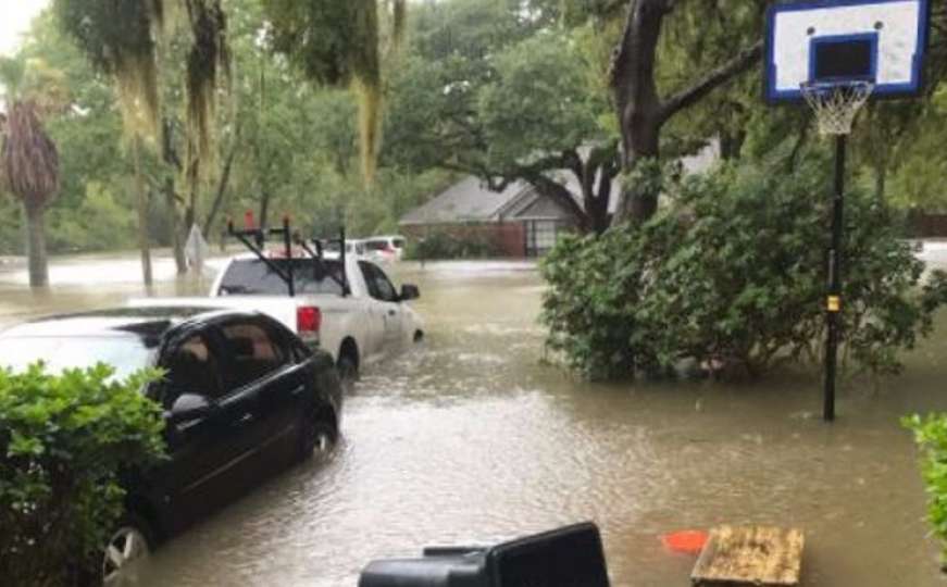 Oko pola miliona kuća ugroženo nakon tropske oluje Harvey u Teksasu