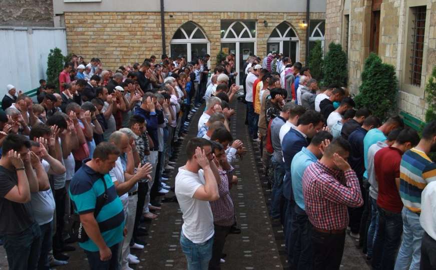 Poruke iz Beograda: Milioni muslimana danas ne bajramuju u svom domu