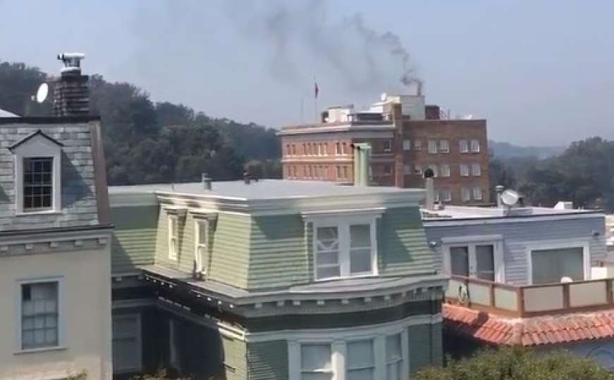Kulja dim iz zgrade: Ruske diplomate u San Franciscu zapalile dokumente