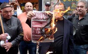 Autohtoni pravaši spalili srpski sedmičnik "Novosti" u centru Zagreba