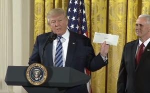 Trump dirnut: Objavljen sadržaj pisma koje mu je ostavio Obama