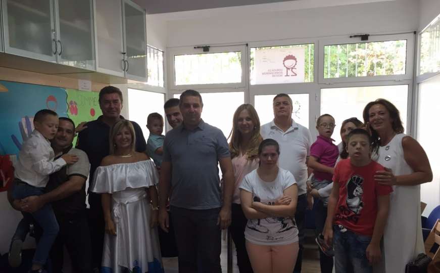 Donacija Đemile i Chrisa Gabriel Udruženju za Down sindrom Mostar