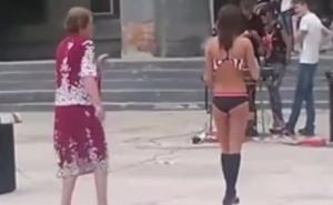 Starica polugolu plesačicu nasred ulice izazvala na dvoboj