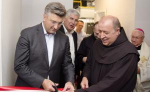 Plenković u Mostaru otvorio pučku kuhinju posvećenu fra Didaku Buntiću