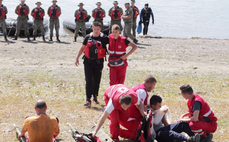 Pokazna vježba na jezeru Modrac: Spašavanje ribara tokom nevremena
