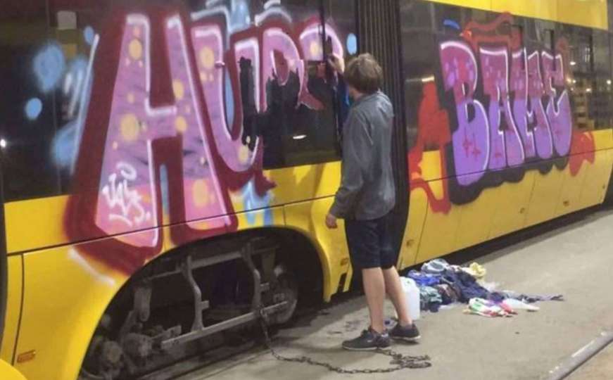 Crtao po tramvajima, vezali ga lancem dok ne očisti