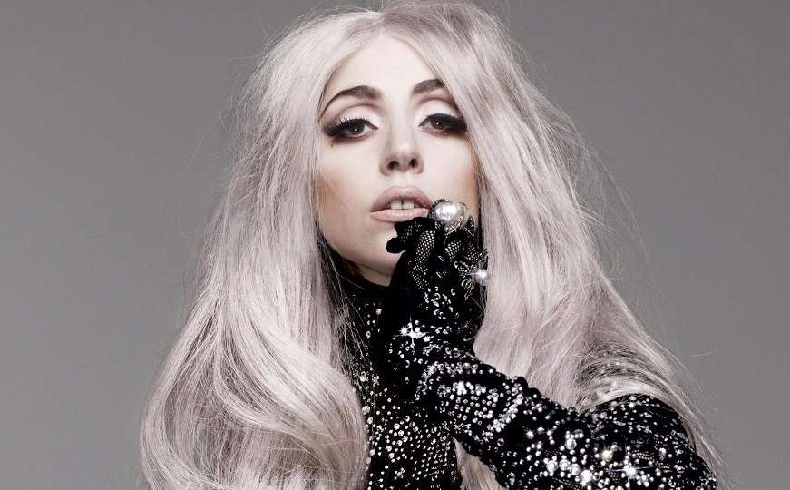 Lady Gaga kakvu do sada nismo vidjeli: Puši marihuanu i trpi strašne bolove