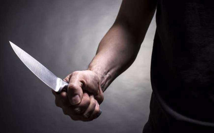 Komšije spriječile tragediju: Duševni bolesnik nožem napao tri djevočice
