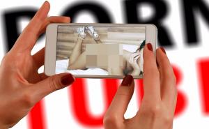 Zašto nikada ne treba gledati pornografiju na telefonu