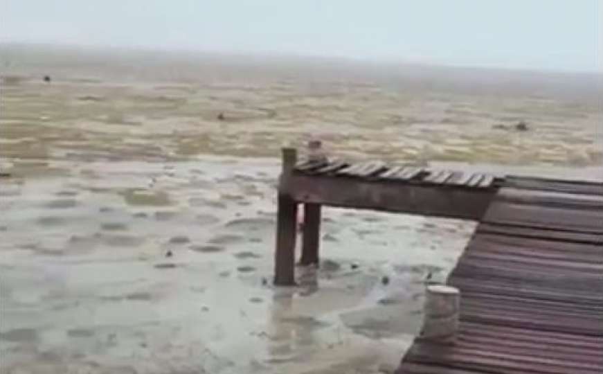 Nevjerovatni snimci nakon uragana: Nestao okean, mještani u šoku