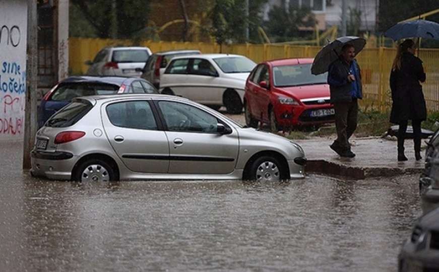 Obilne kiše napravile velike probleme u Mostaru, poplavili pojedini stanovi i kuće