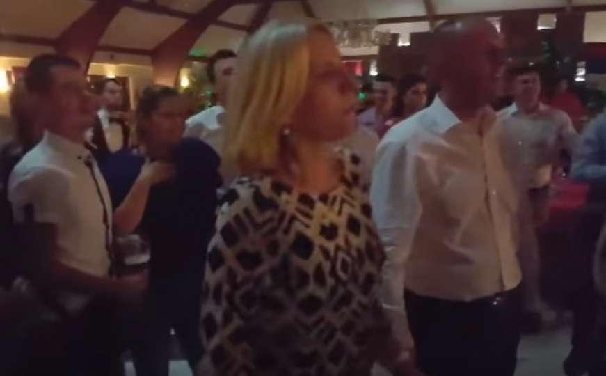 Skup SNSD-a: Pogledajte kako pleše Željka Cvijanović