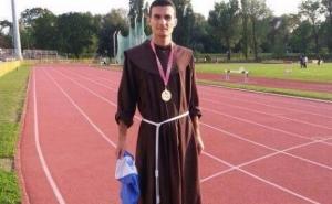 Fra Ivan Malić: Bivši roker danas je najbrži fratar svijeta