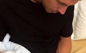 Prva fotografija Edina sa malenim Danijem u naručju