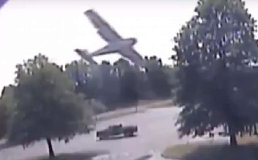 Dramatičan snimak: Pilot preživio pad aviona s lakšim povredama