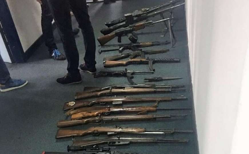 Banja Luka: Pronađena ogromna količina naoružanja, uhapšena jedna osoba 