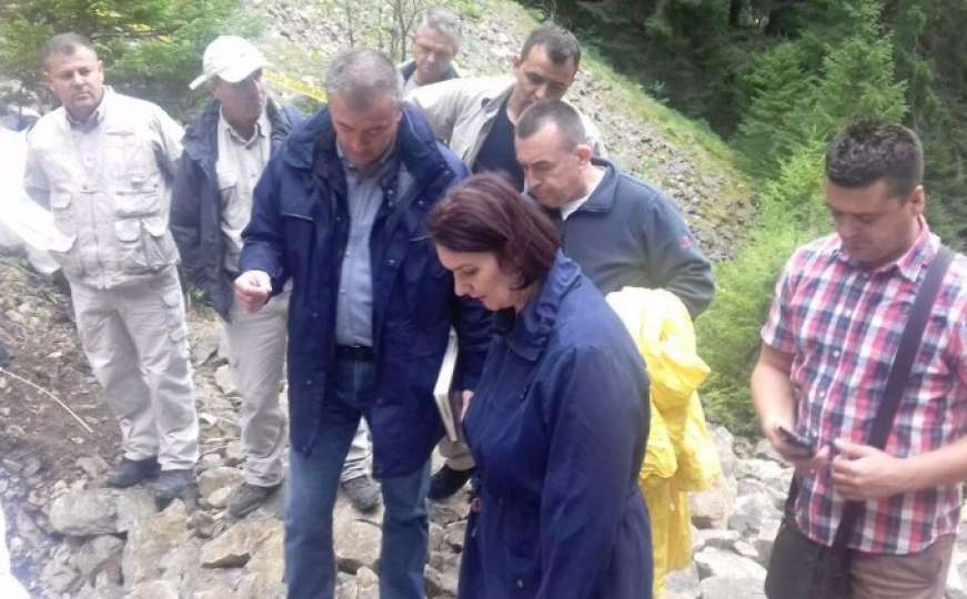 Predstavnici Tužilaštva na Korićanskim stijenama, u toku ekshumacija žrtava