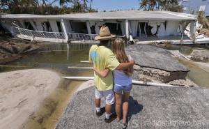 Građani Floride se vraćaju kućama i zatiču uništene domove