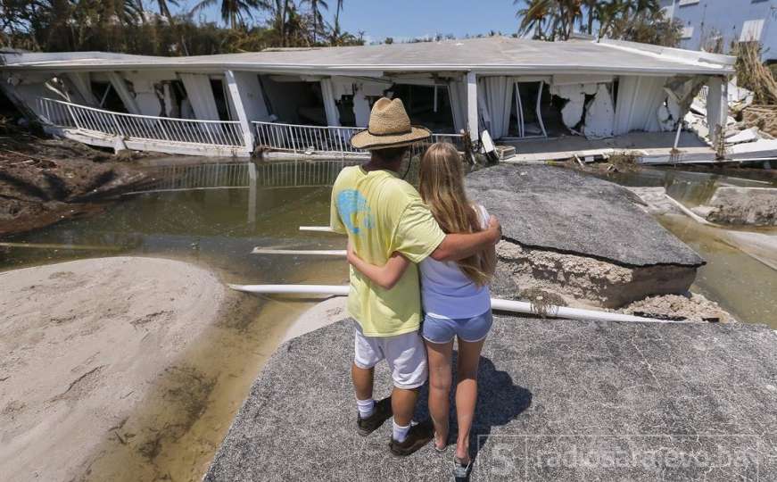 Građani Floride se vraćaju kućama i zatiču uništene domove