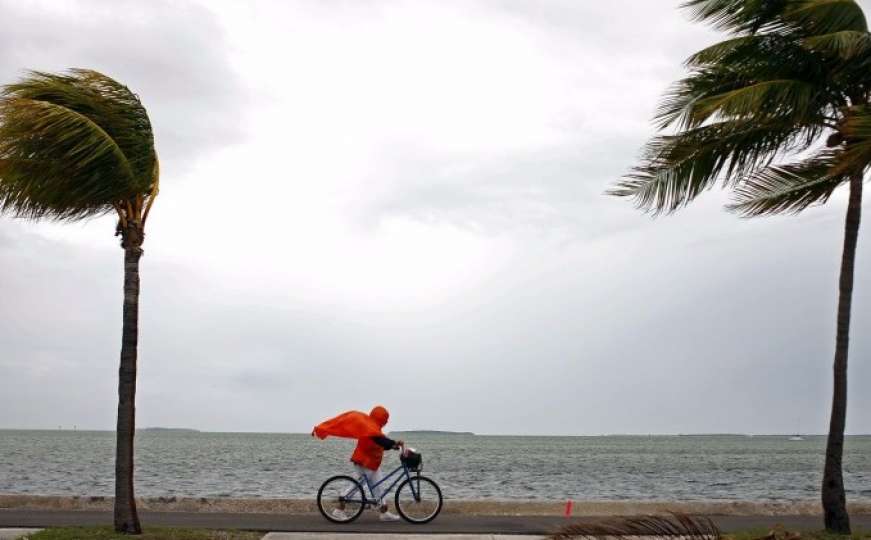 Nova tropska oluja imena Max formirala se uz meksičku obalu Tihog okeana