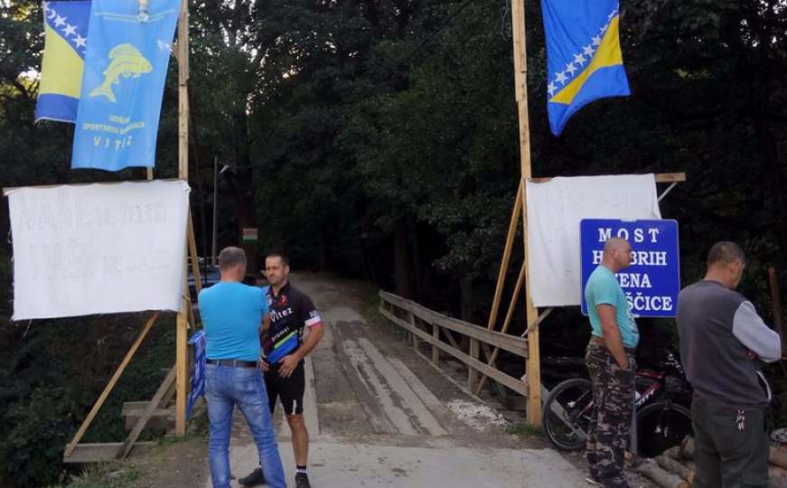 Mještani Kruščice blokirali put i negoduju zbog izgradnje hidroelektrana