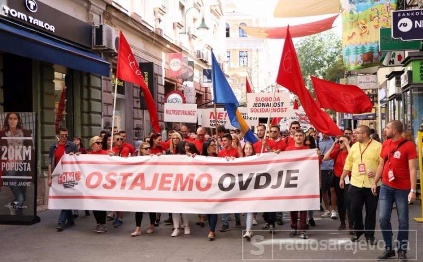 SDP protestnom šetnjom pokrenuo kampanju za mlade "Ostajemo ovdje"